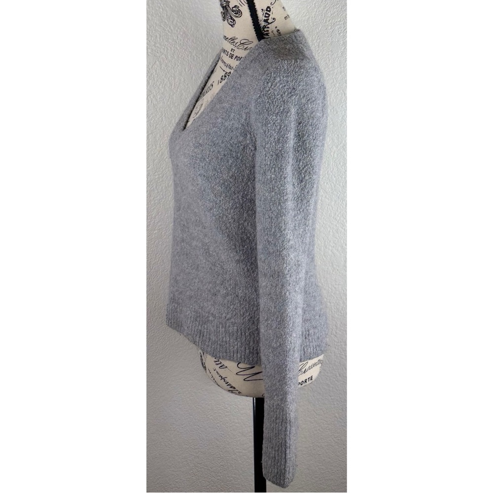 Everlane The Teddy V-Neck Sweater in Soft Gray, size Small - Picture 5 of 14